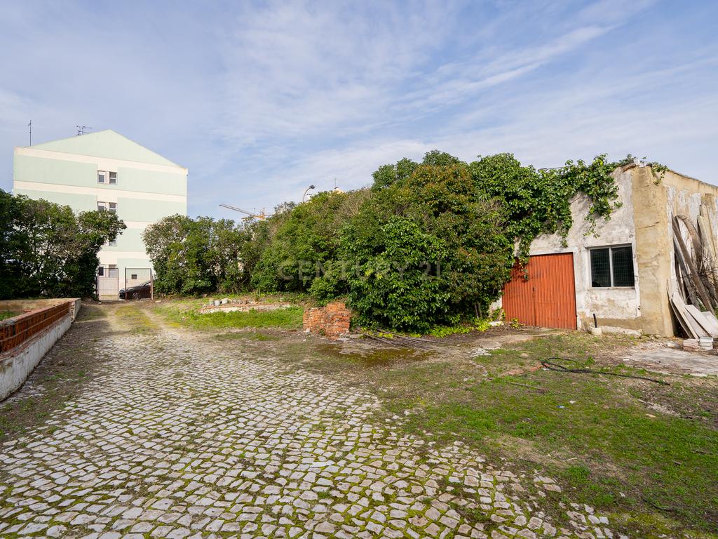 Terreno urbano com Edifício no Montijo para Habitação de 2432 m2 - Image 24