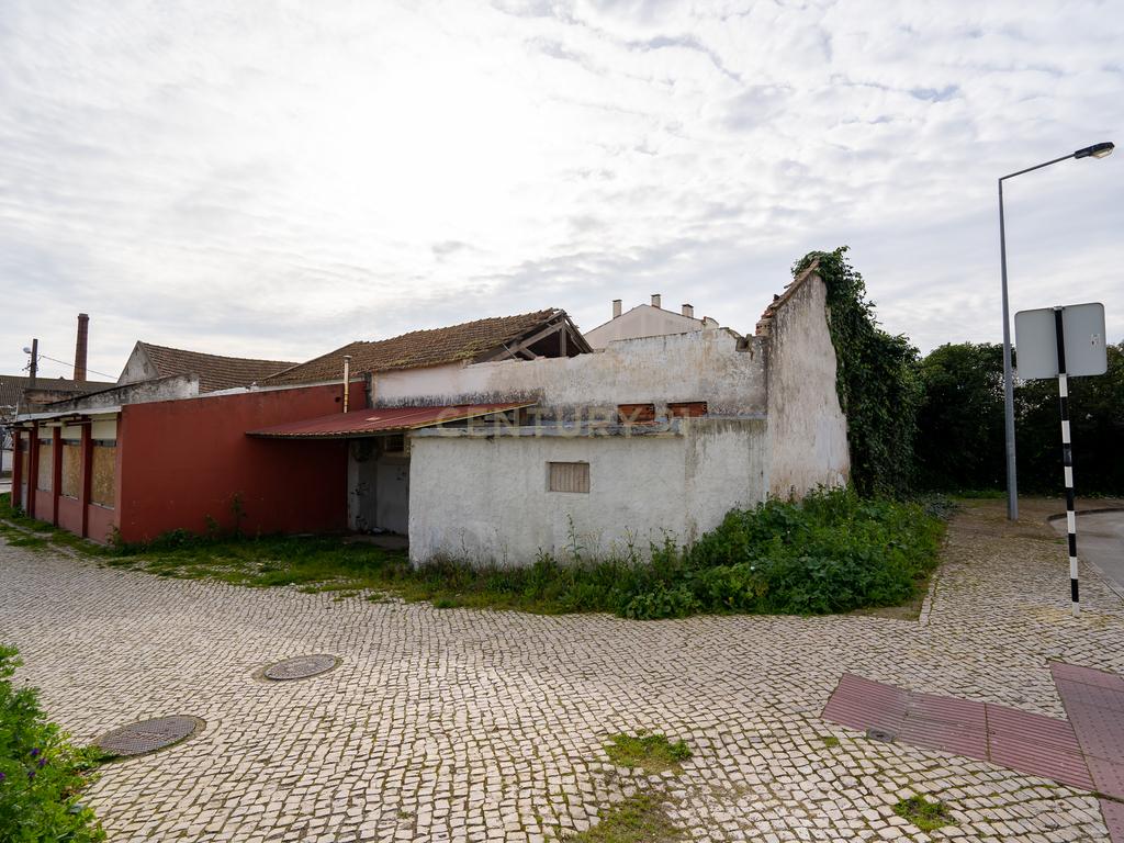 Terreno urbano com Edifício no Montijo para Habitação de 2432 m2 - Image 14