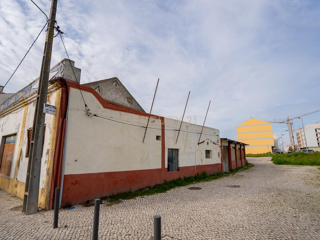 Terreno urbano com Edifício no Montijo para Habitação de 2432 m2 - Image 3