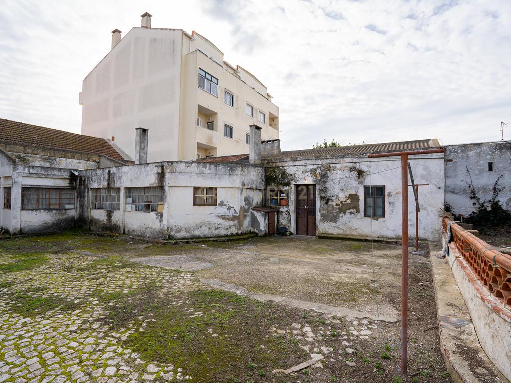 Terreno urbano com Edifício no Montijo para Habitação de 2432 m2 - Image 17
