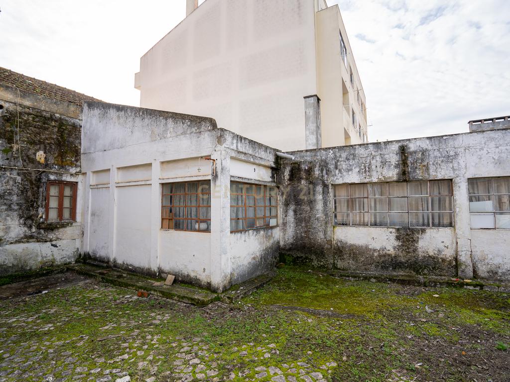 Terreno urbano com Edifício no Montijo para Habitação de 2432 m2 - Image 19