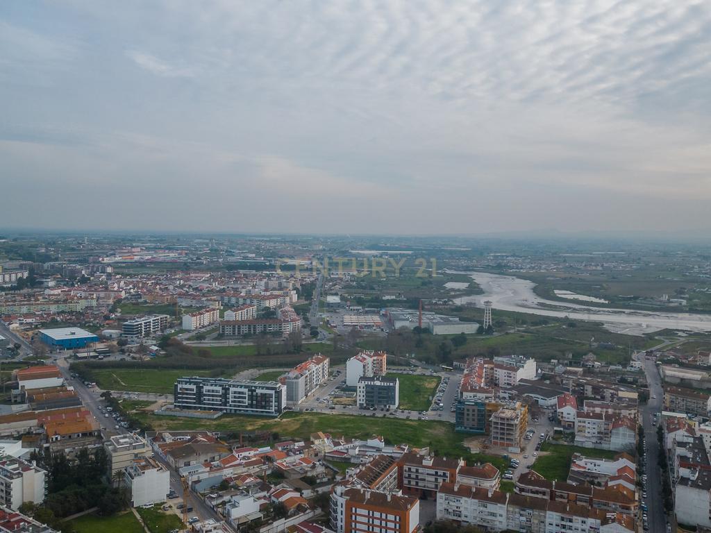 Terreno urbano com Edifício no Montijo para Habitação de 2432 m2 - Image 31