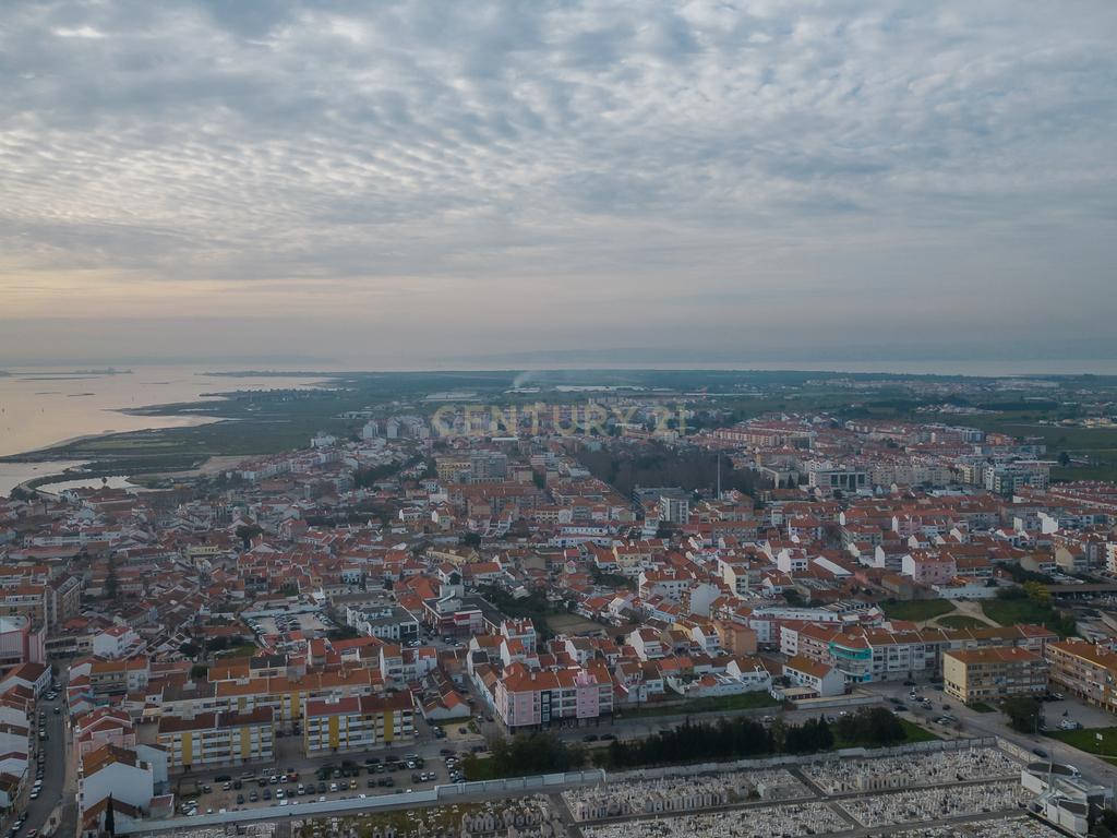 Terreno urbano com Edifício no Montijo para Habitação de 2432 m2 - Image 30
