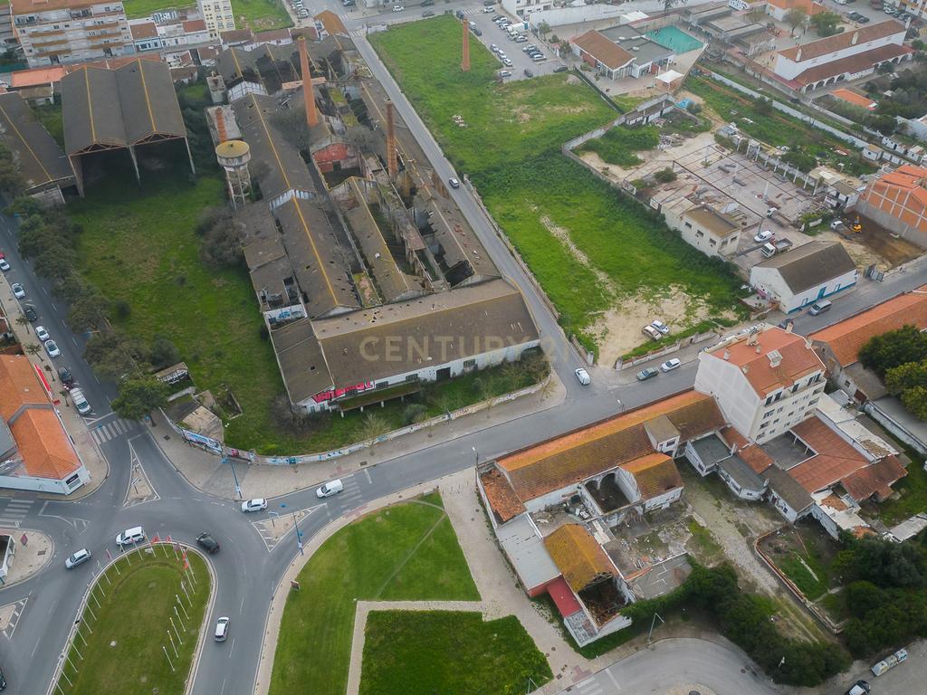 Terreno urbano com Edifício no Montijo para Habitação de 2432 m2 - Image 13