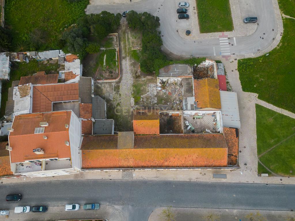 Terreno urbano com Edifício no Montijo para Habitação de 2432 m2 - Image 6