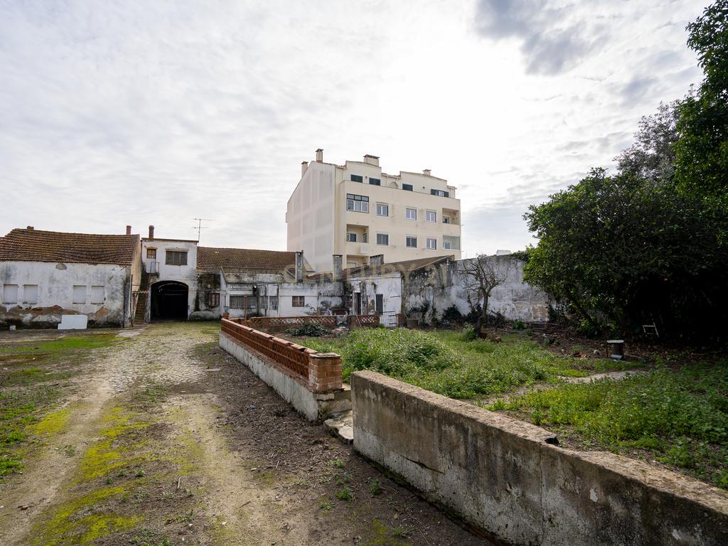 Terreno urbano com Edifício no Montijo para Habitação de 2432 m2 - Image 18