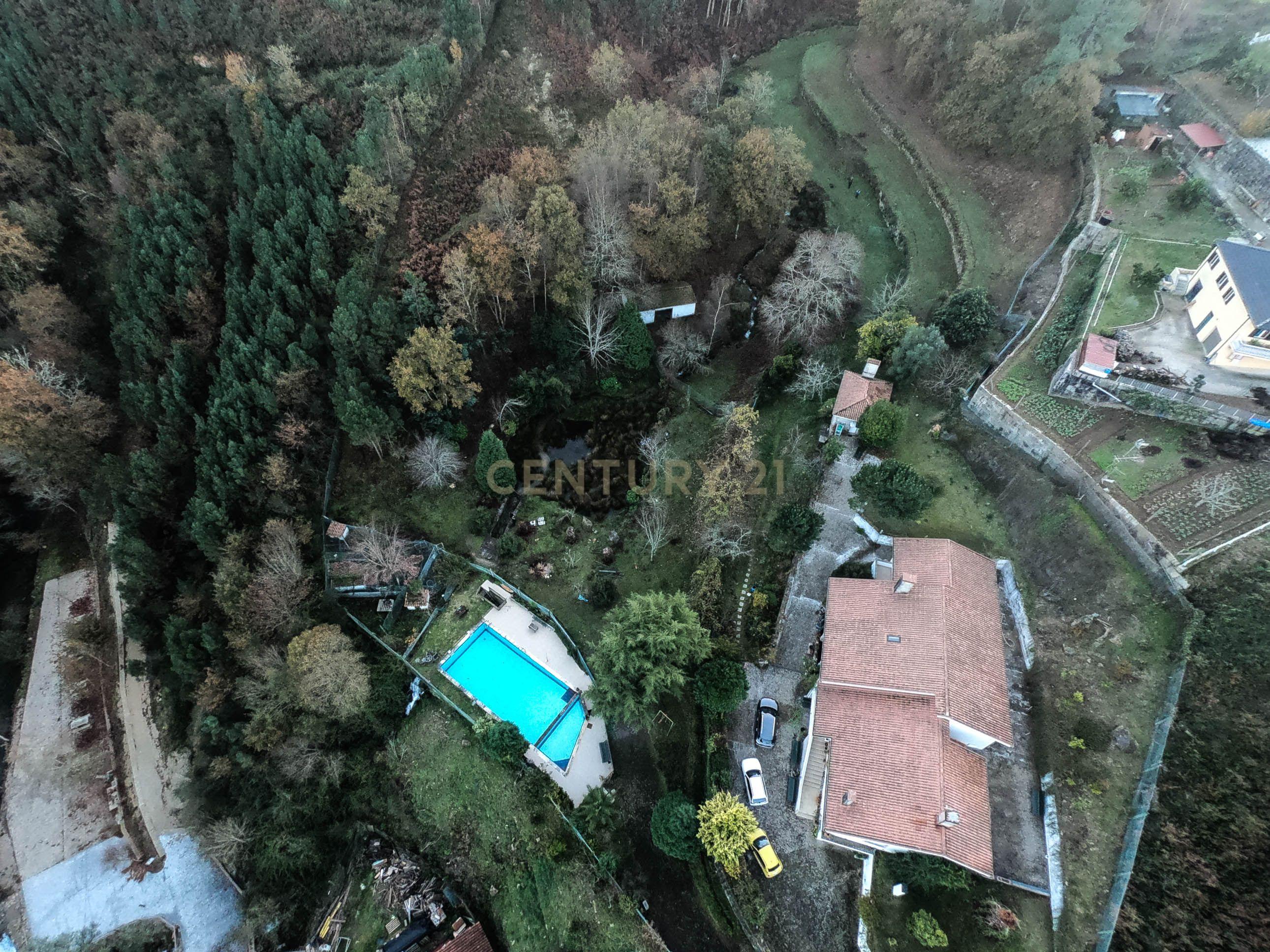 Moradia com três quartos situada numa propriedade em Monção. - Image 58