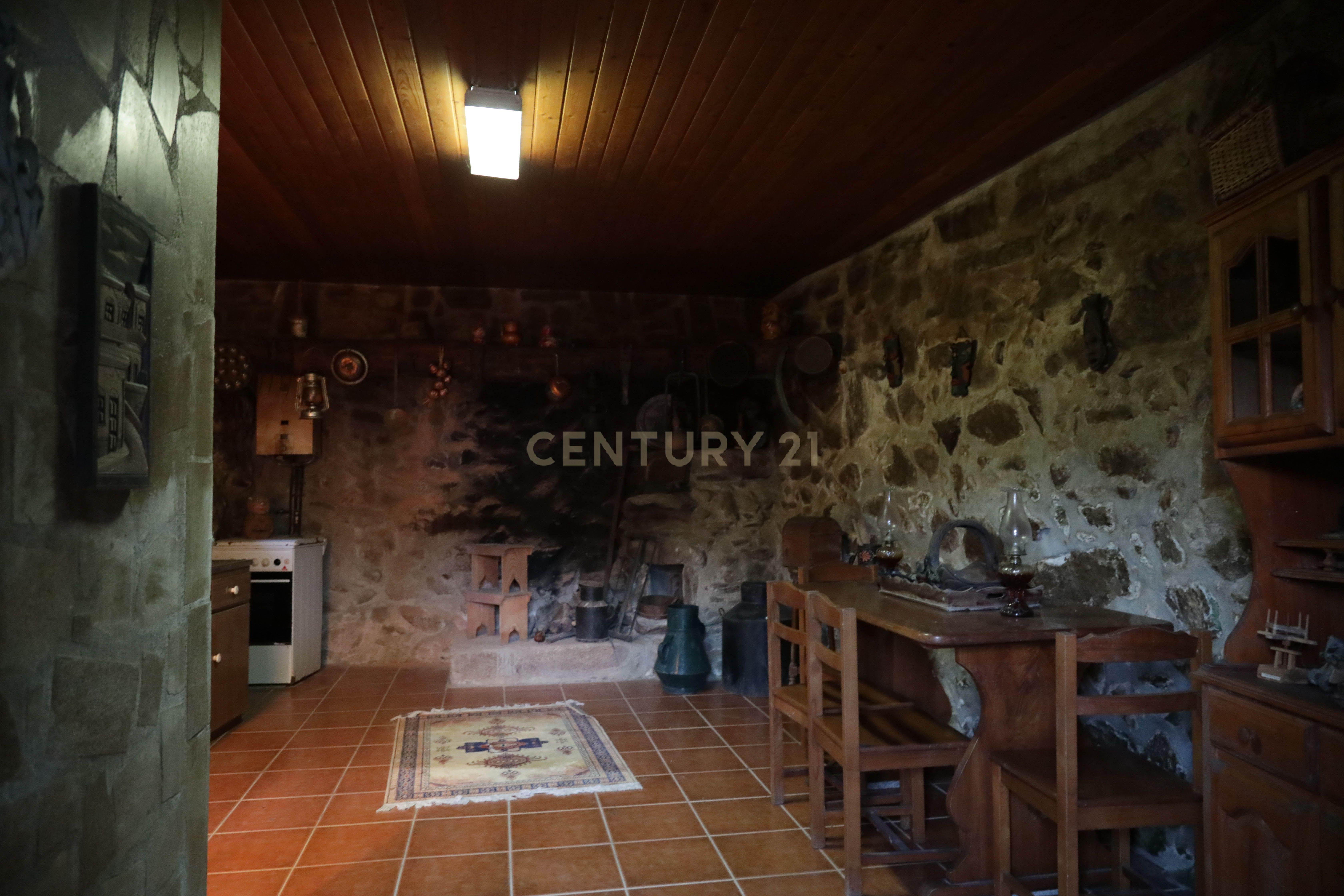 Moradia com três quartos situada numa propriedade em Monção. - Image 69