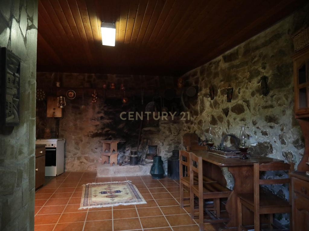 Moradia com três quartos situada numa propriedade em Monção. - Image 69