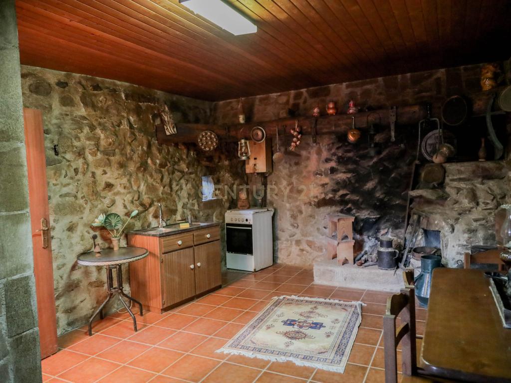 Moradia com três quartos situada numa propriedade em Monção. - Image 70