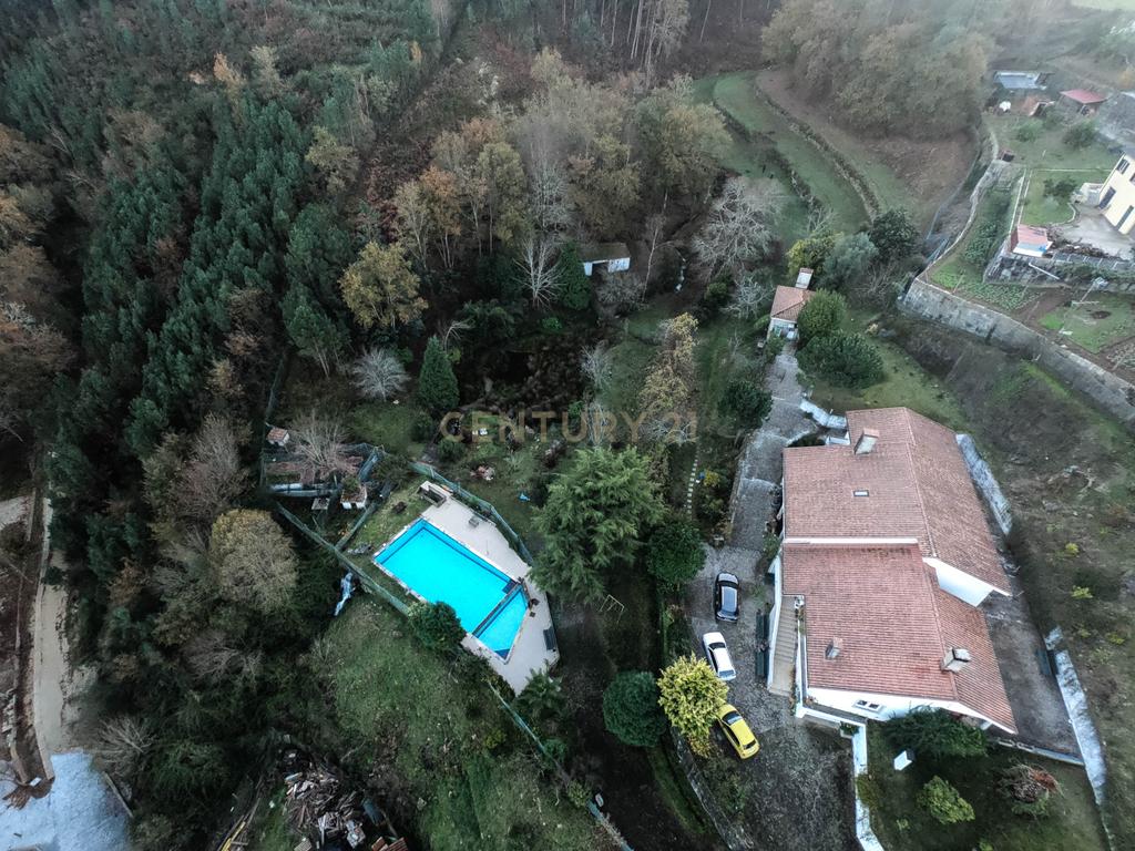 Moradia com três quartos situada numa propriedade em Monção. - Image 3