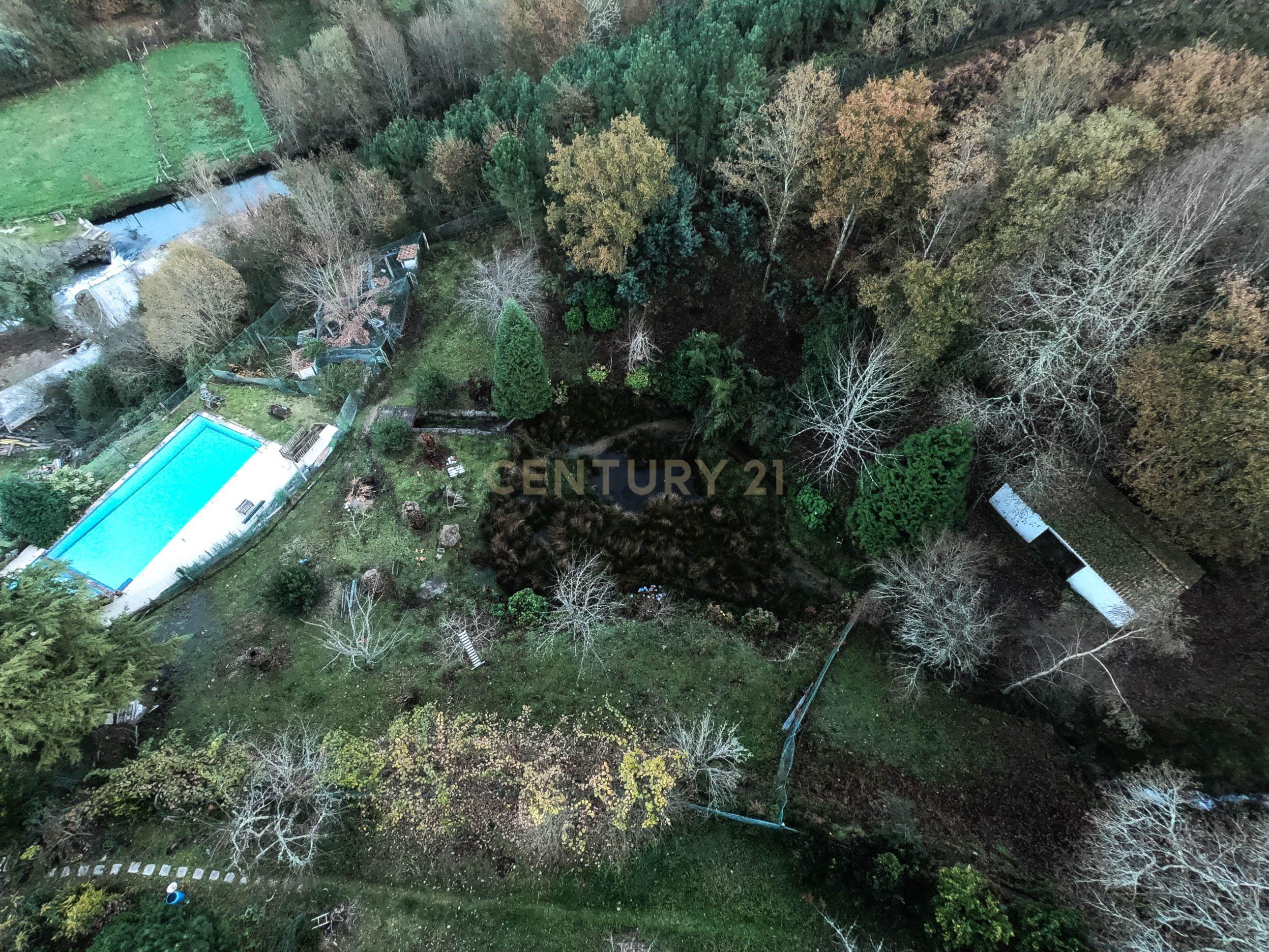 Moradia com três quartos situada numa propriedade em Monção. - Image 37