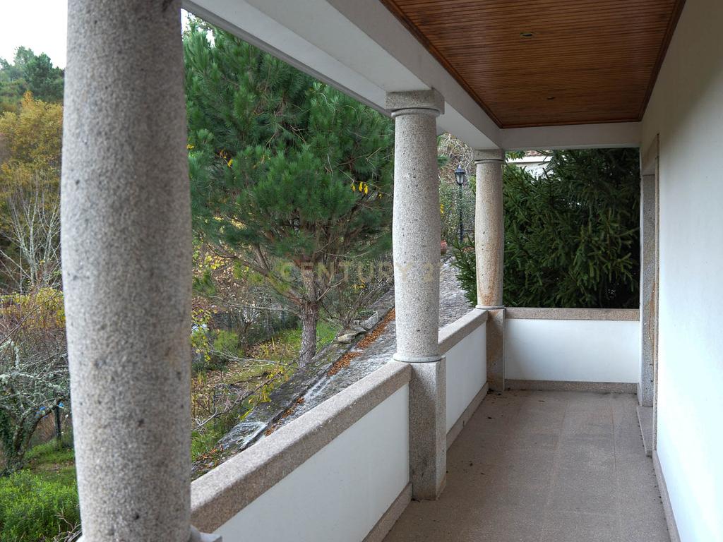 Moradia com três quartos situada numa propriedade em Monção. - Image 49