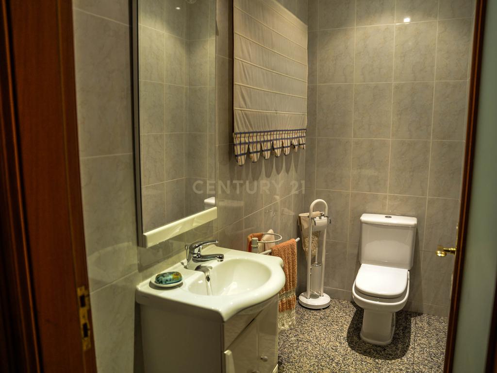 Moradia com três quartos situada numa propriedade em Monção. - Image 41