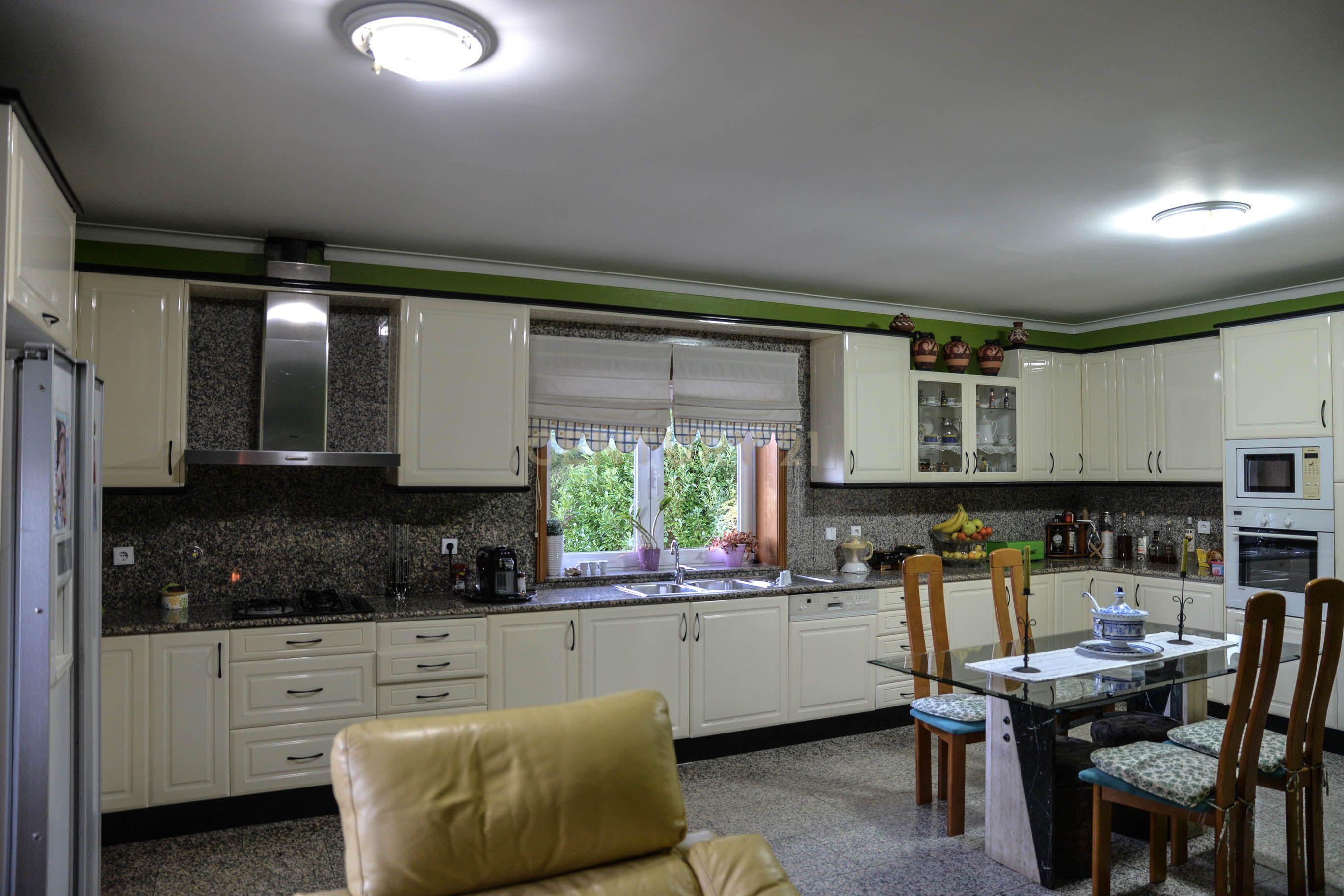 Moradia com três quartos situada numa propriedade em Monção. - Image 22