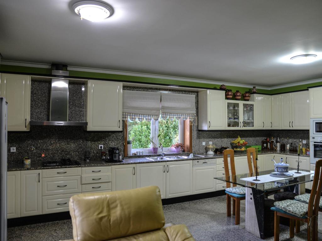 Moradia com três quartos situada numa propriedade em Monção. - Image 22