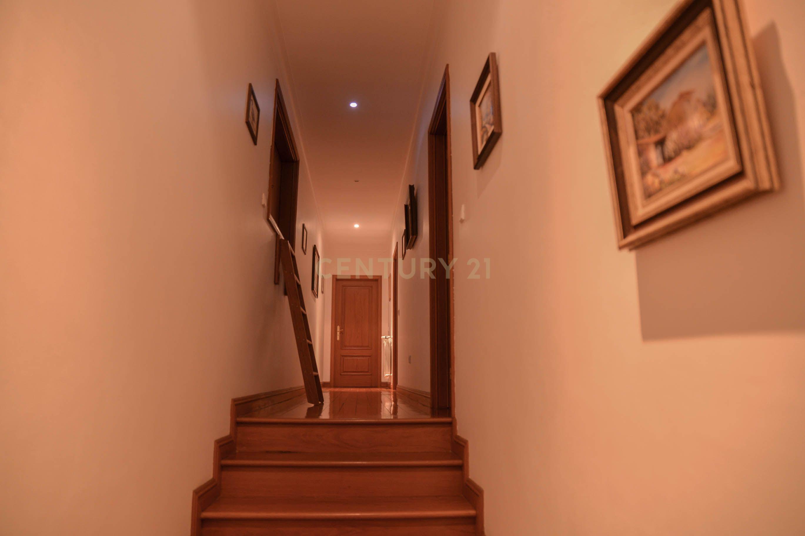 Moradia com três quartos situada numa propriedade em Monção. - Image 42