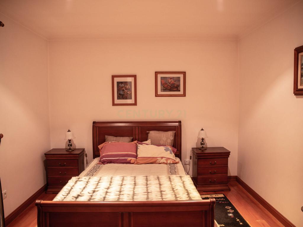 Moradia com três quartos situada numa propriedade em Monção. - Image 43