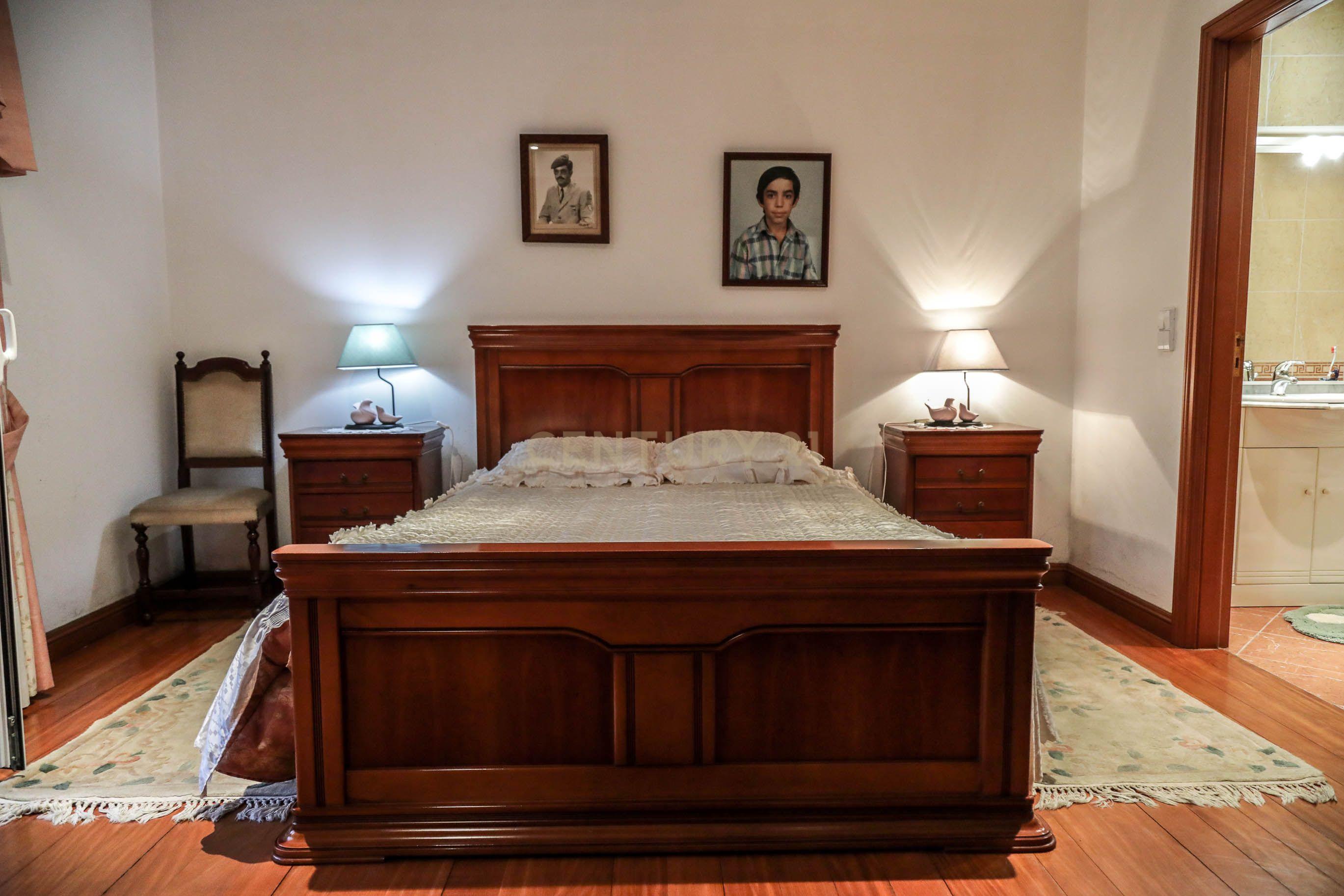 Moradia com três quartos situada numa propriedade em Monção. - Image 47