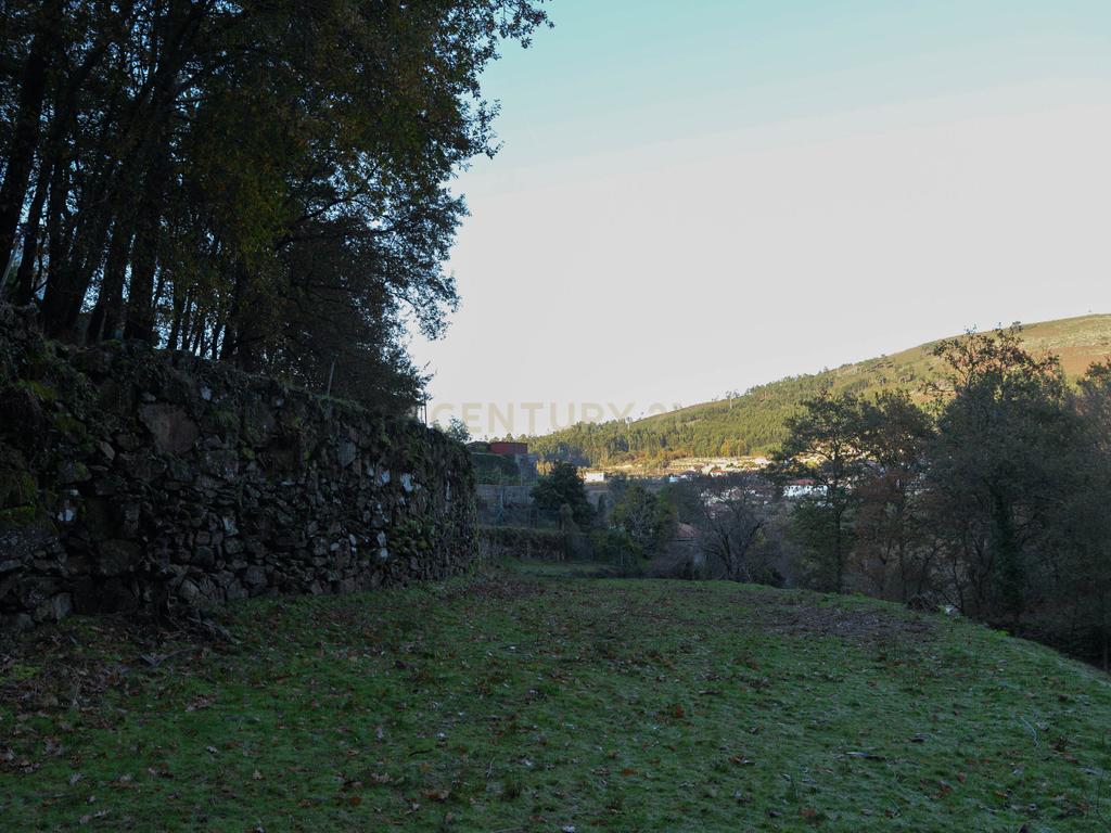 Moradia com três quartos situada numa propriedade em Monção. - Image 65