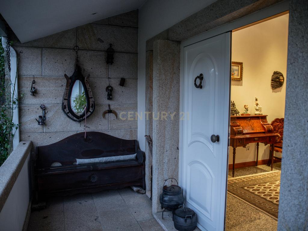 Moradia com três quartos situada numa propriedade em Monção. - Image 17