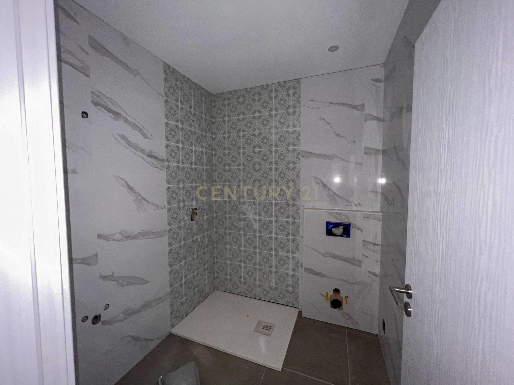 Moradia com piscina, Renovada, Luz - Image 7