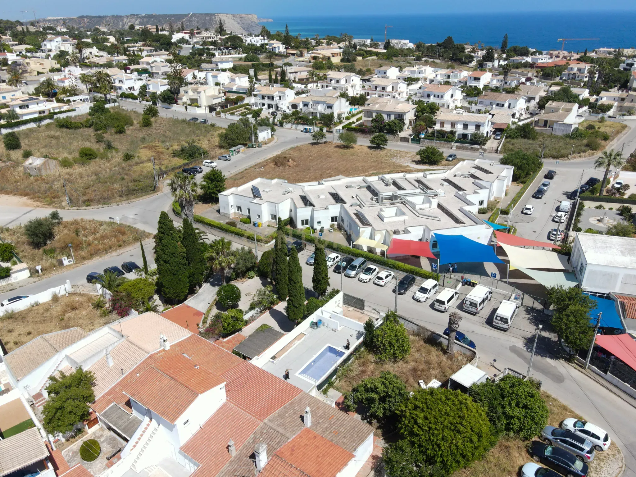 Moradia com piscina, Renovada, Luz - Image 12