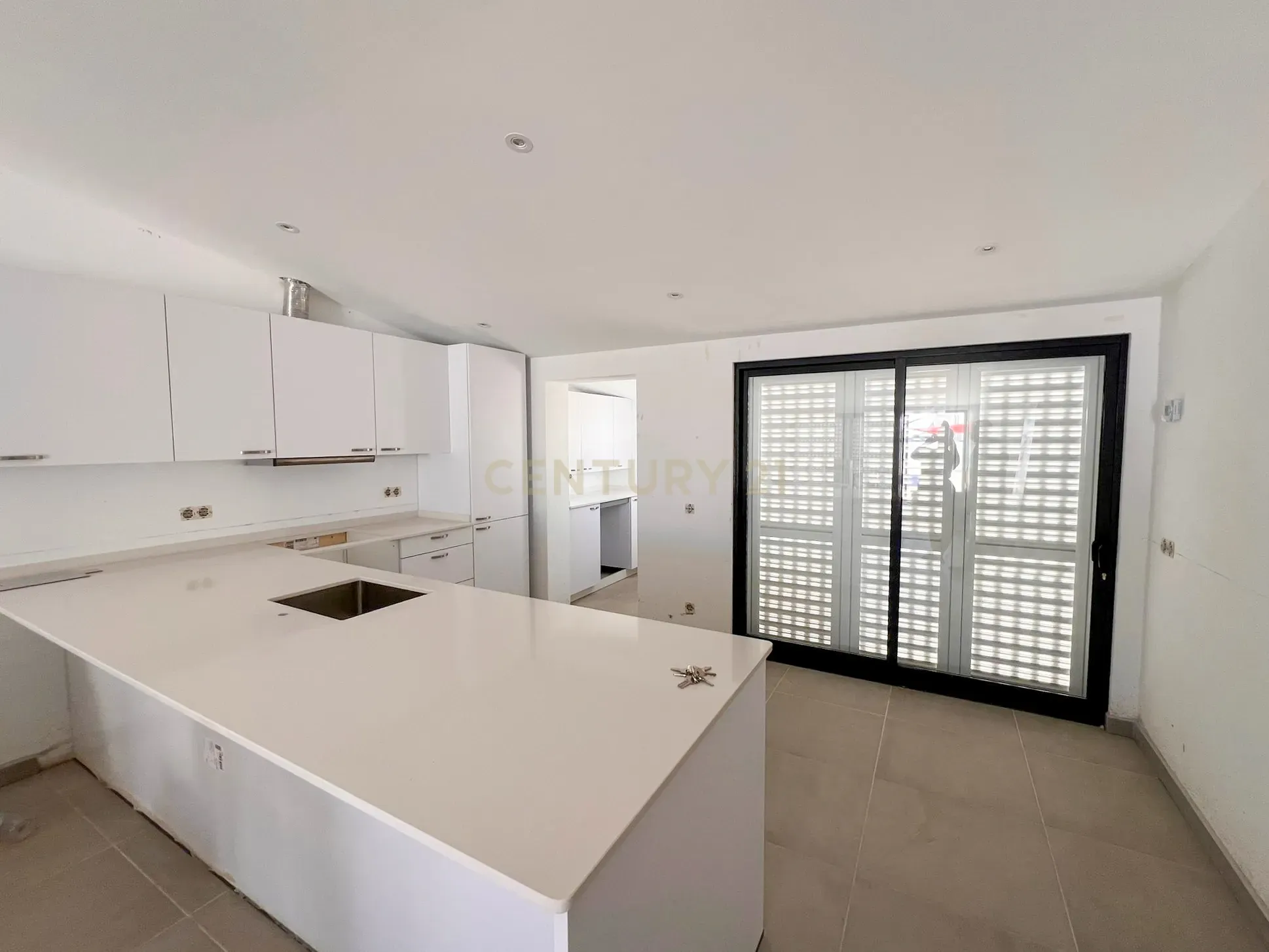Moradia com piscina, Renovada, Luz - Image 5