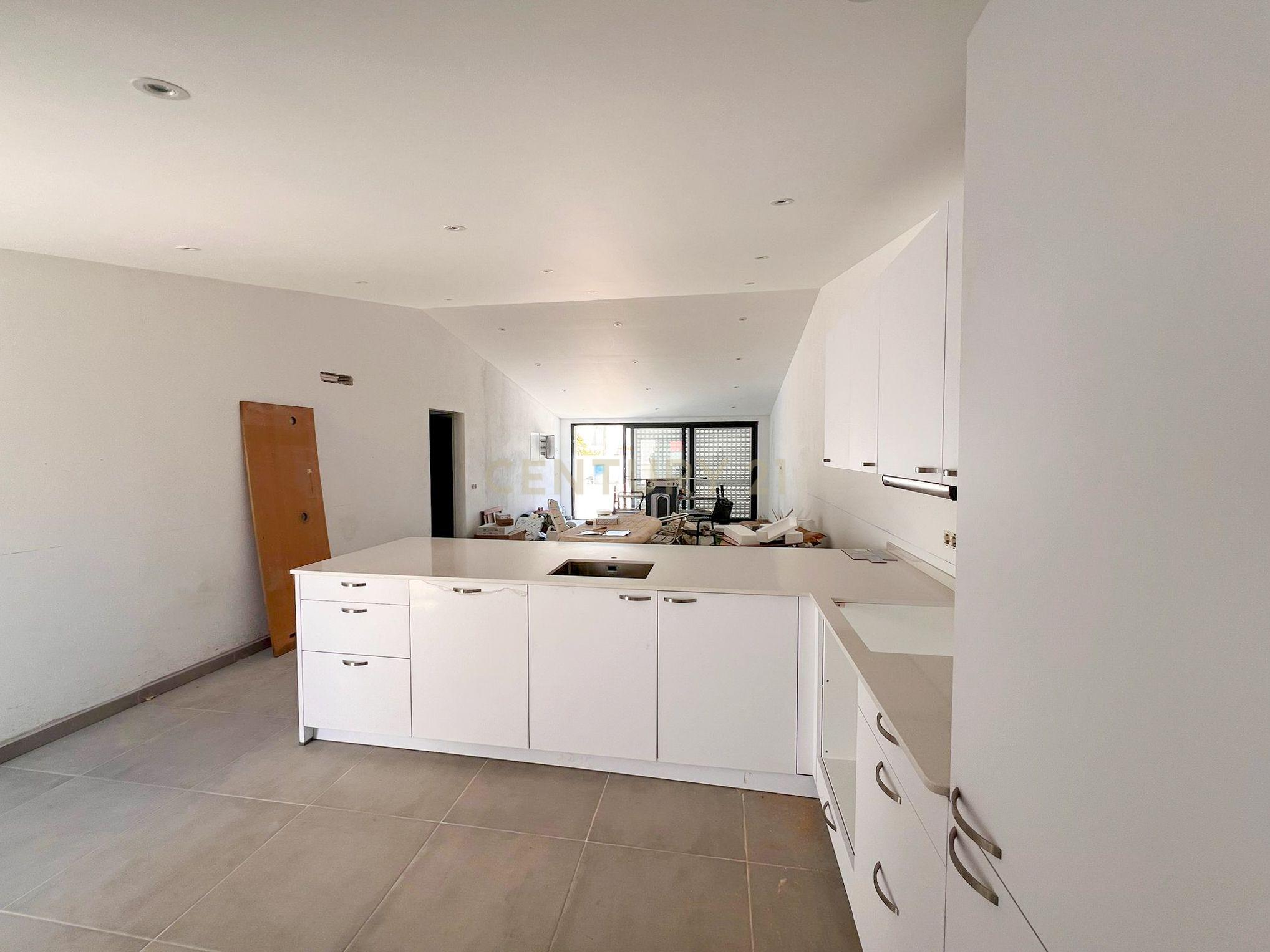 Moradia com piscina, Renovada, Luz - Image 6