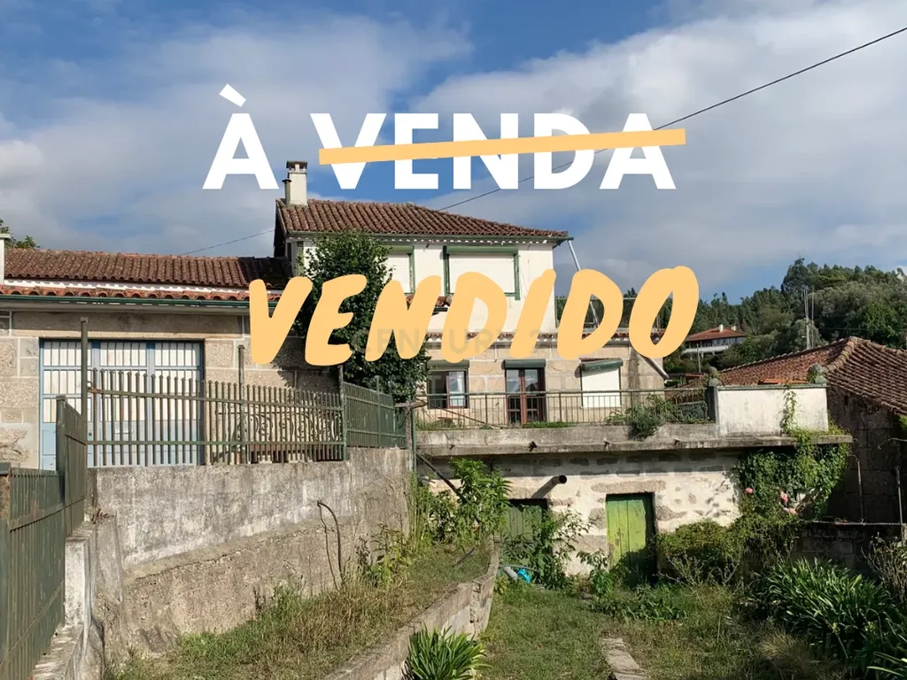 Duas Casas em São João de Rei, Póvoa de Lanhoso com Terreno - Image 1