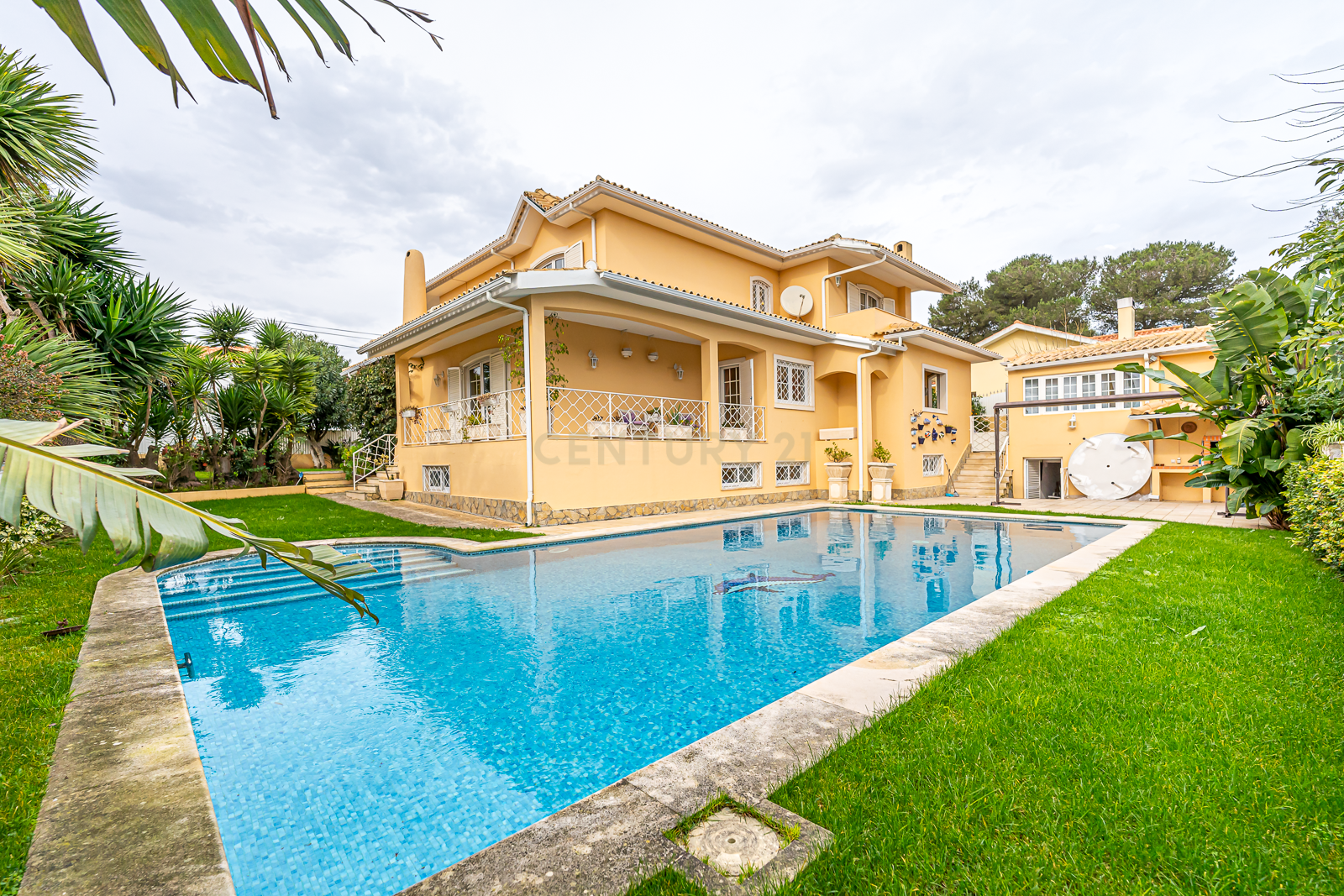 Moradia Isolada T6 + 2 com Piscina e garagem | Centro de Birre - Image 2