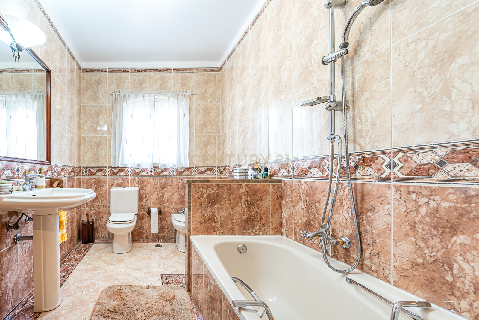 Moradia Isolada T6 + 2 com Piscina e garagem | Centro de Birre - Image 18