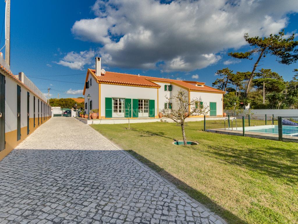 Moradia isolada T4 na Praia das Maçãs - Colares - Image 9