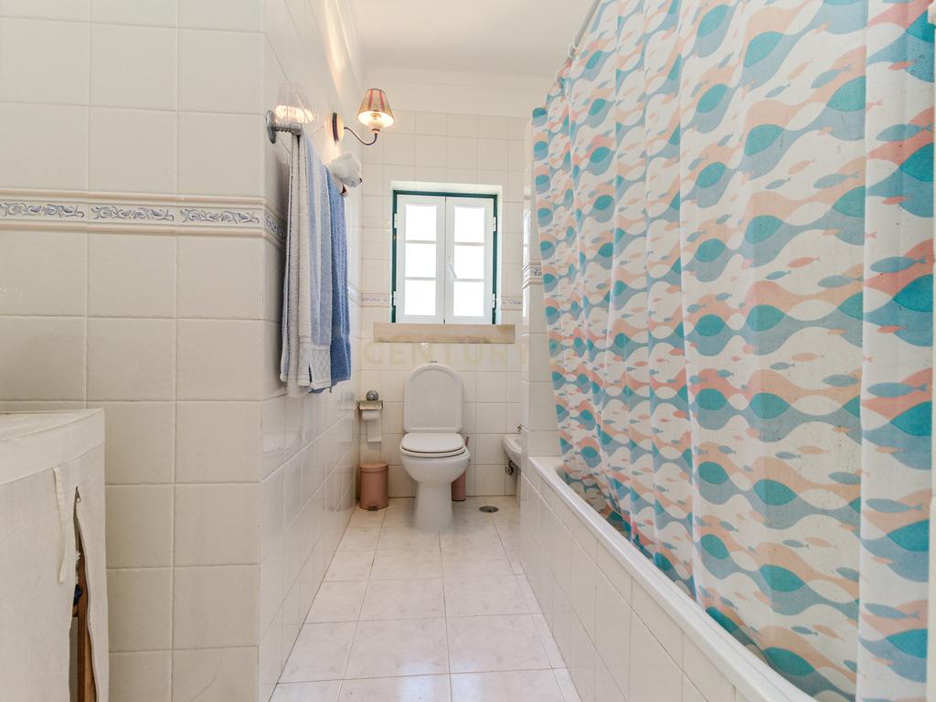 Moradia isolada T4 na Praia das Maçãs - Colares - Image 18