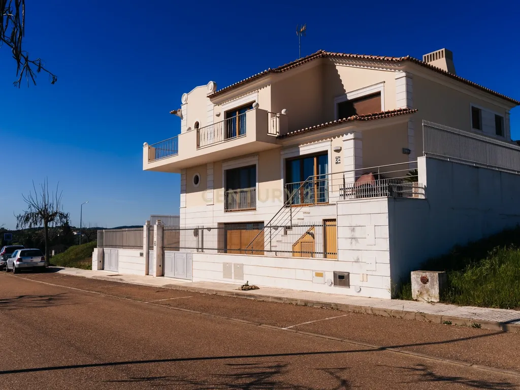 Moradia Unifamiliar V5 - Image 3