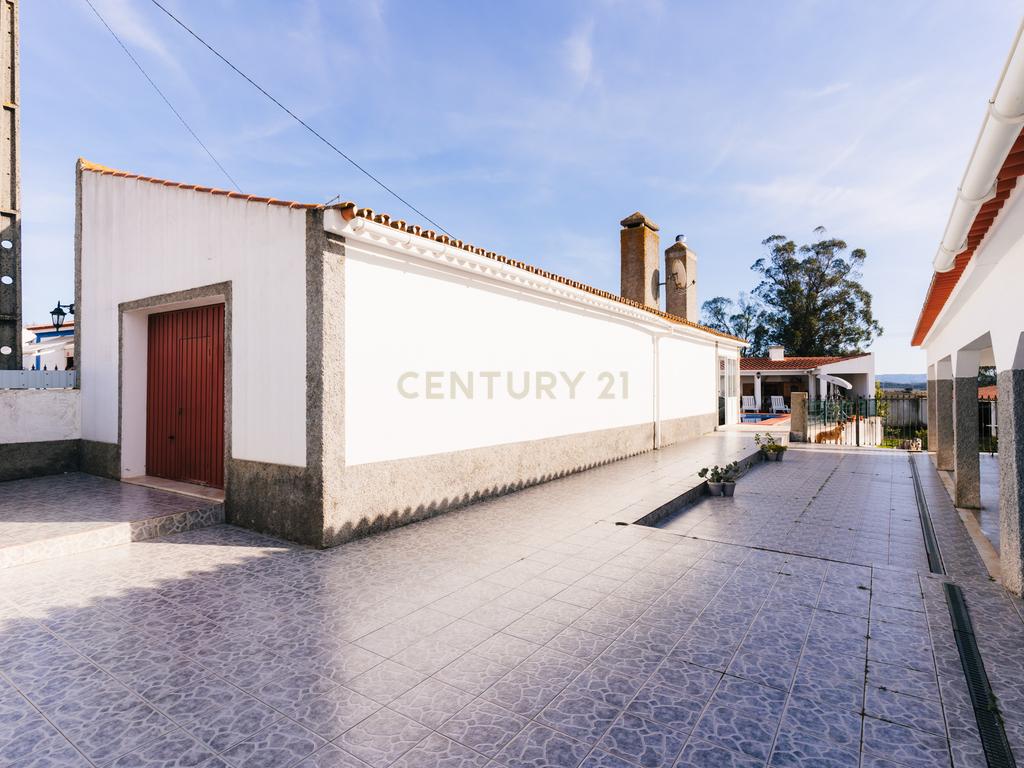 Moradia isolada a 10 minutos de Estremoz- T4, áreas generosas Ar condicionado Piscina, garagem, terreno com 5233m2 - Image 24