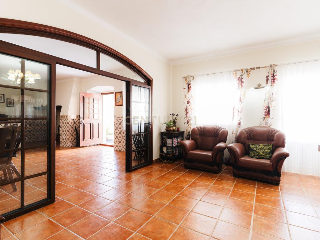 Moradia isolada a 10 minutos de Estremoz- T4, áreas generosas Ar condicionado Piscina, garagem, terreno com 5233m2 - Image 18