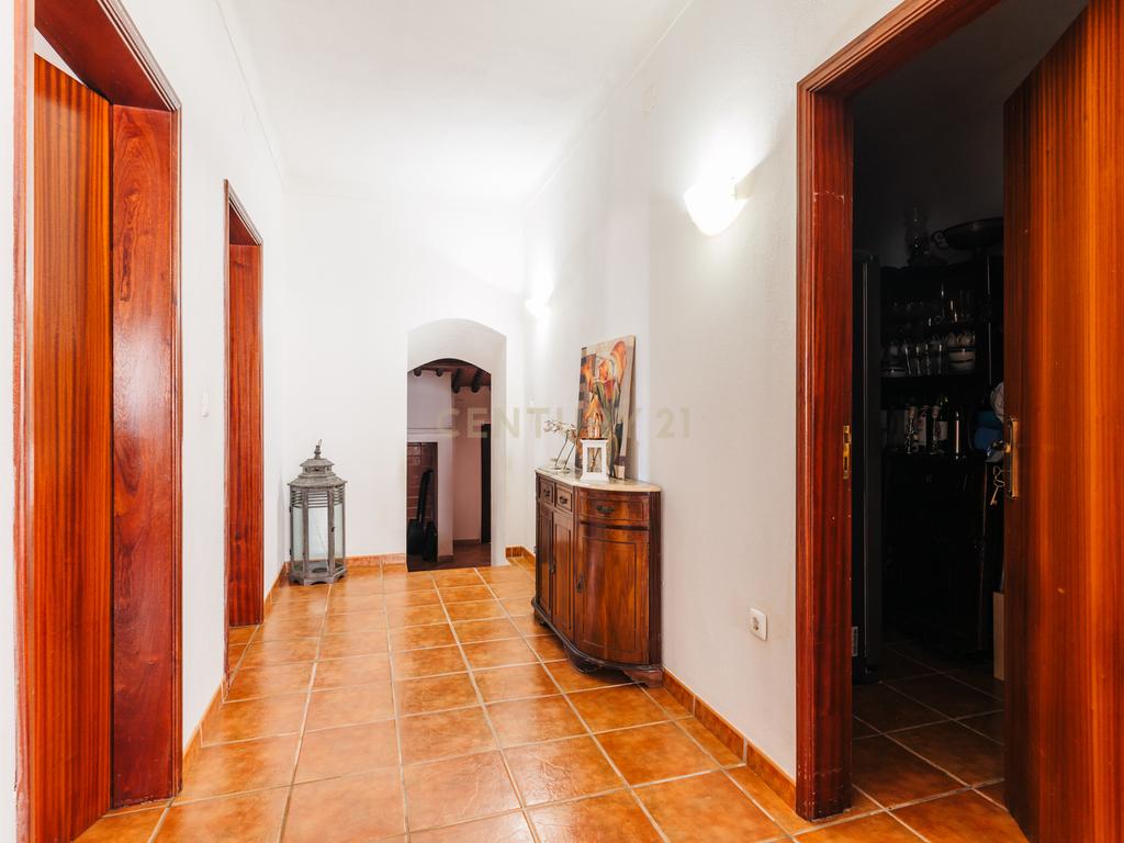 Moradia isolada a 10 minutos de Estremoz- T4, áreas generosas Ar condicionado Piscina, garagem, terreno com 5233m2 - Image 11