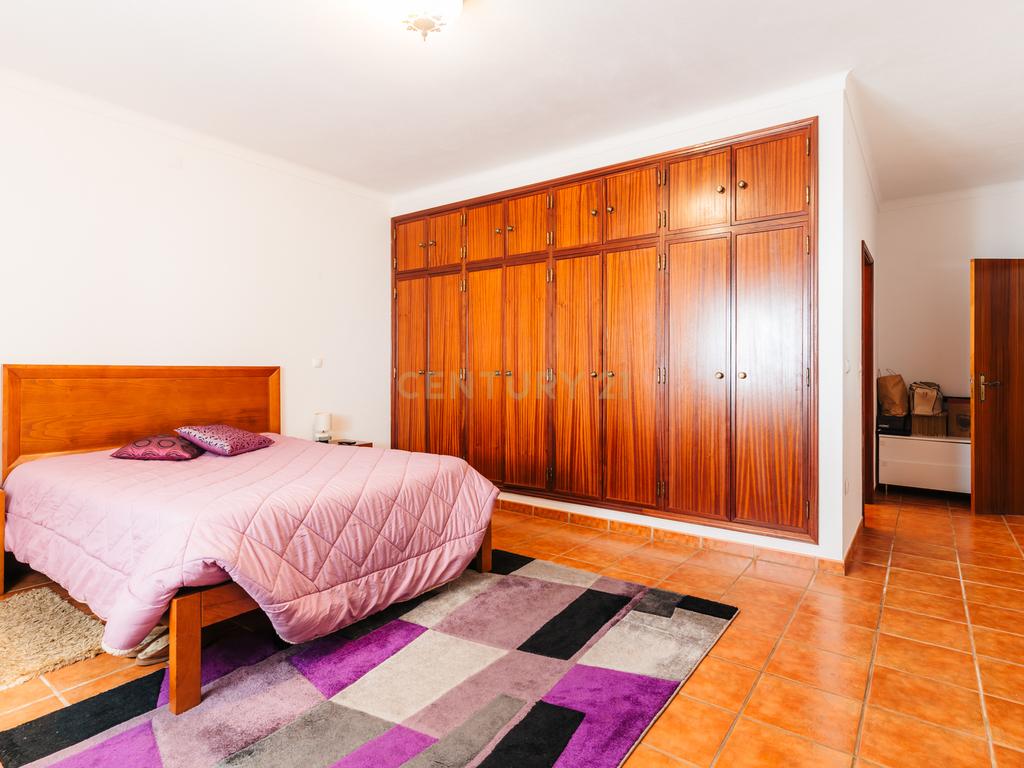 Moradia isolada a 10 minutos de Estremoz- T4, áreas generosas Ar condicionado Piscina, garagem, terreno com 5233m2 - Image 15