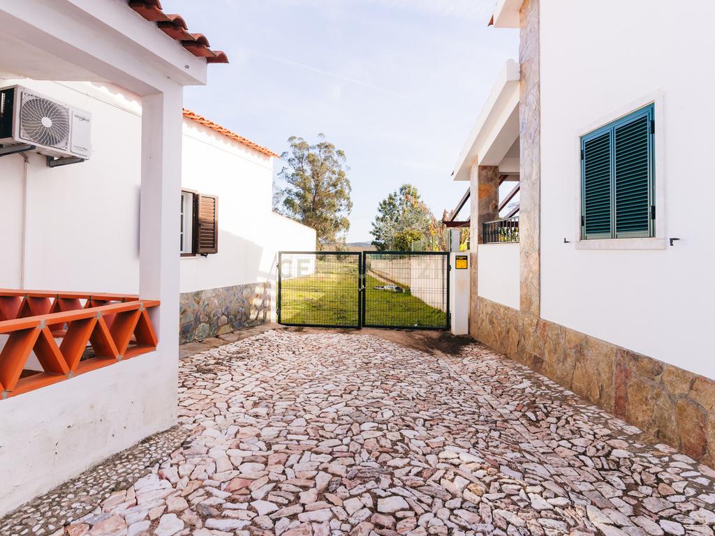 Moradia isolada a 10 minutos de Estremoz- T4, áreas generosas Ar condicionado Piscina, garagem, terreno com 5233m2 - Image 37