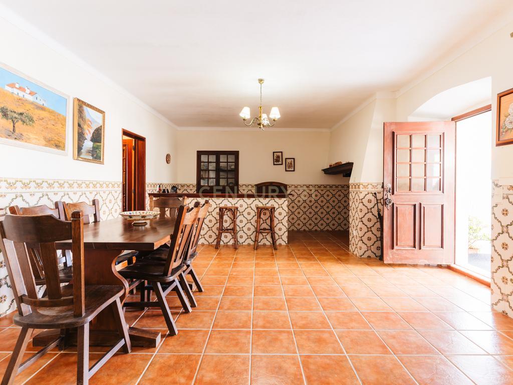 Moradia isolada a 10 minutos de Estremoz- T4, áreas generosas Ar condicionado Piscina, garagem, terreno com 5233m2 - Image 21