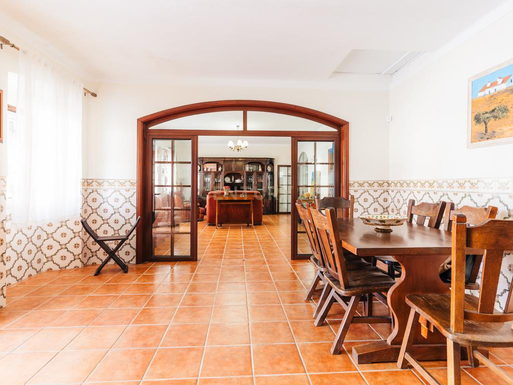 Moradia isolada a 10 minutos de Estremoz- T4, áreas generosas Ar condicionado Piscina, garagem, terreno com 5233m2 - Image 19