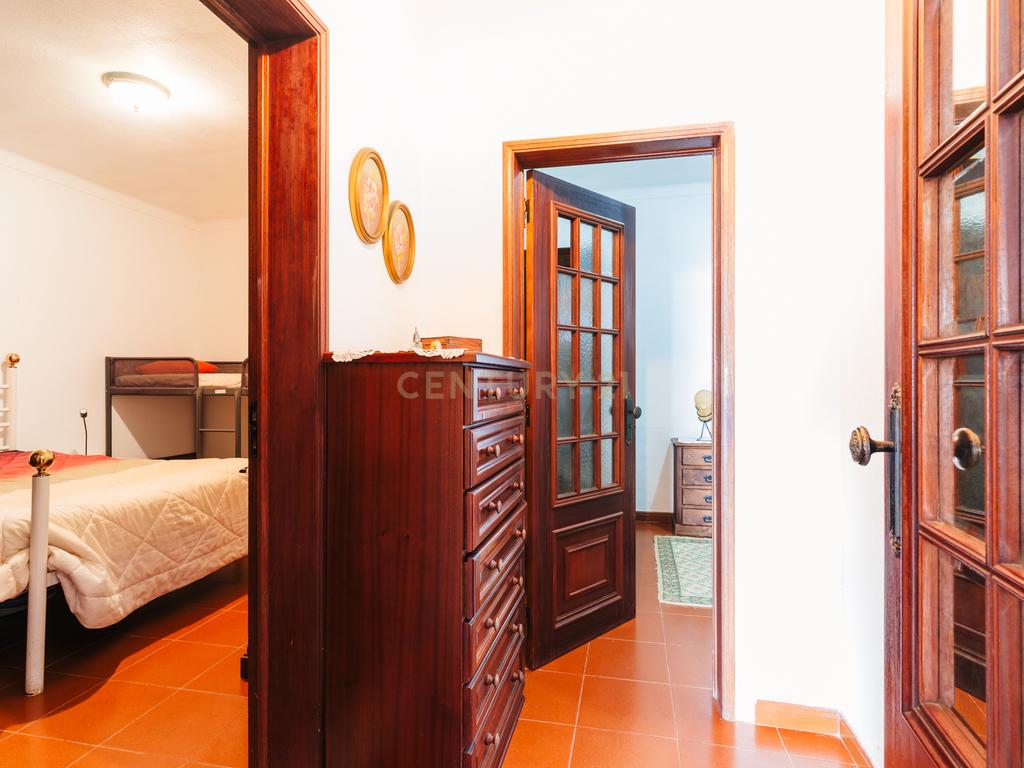 Moradia isolada a 10 minutos de Estremoz- T4, áreas generosas Ar condicionado Piscina, garagem, terreno com 5233m2 - Image 8