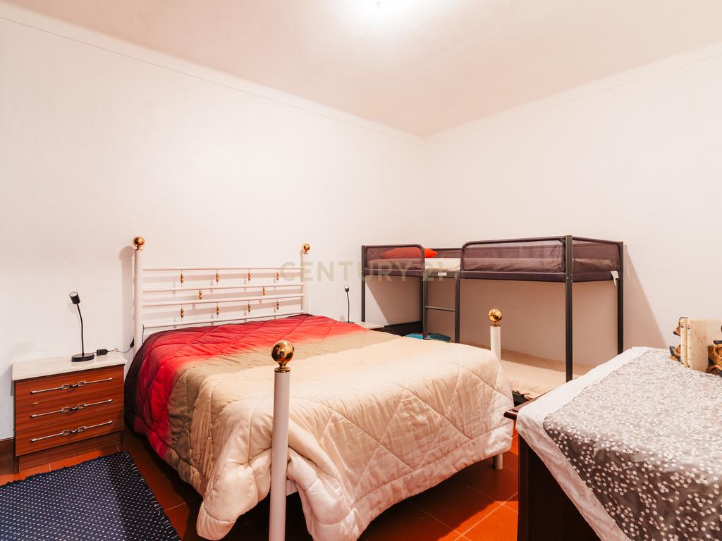 Moradia isolada a 10 minutos de Estremoz- T4, áreas generosas Ar condicionado Piscina, garagem, terreno com 5233m2 - Image 10