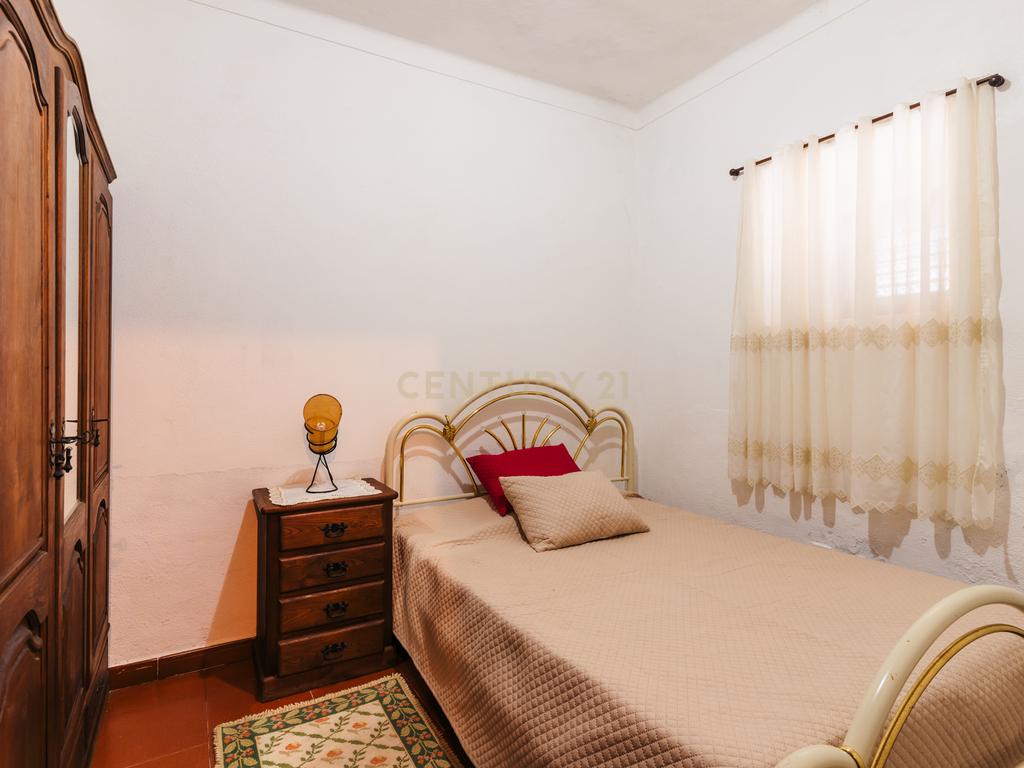 Moradia isolada a 10 minutos de Estremoz- T4, áreas generosas Ar condicionado Piscina, garagem, terreno com 5233m2 - Image 9