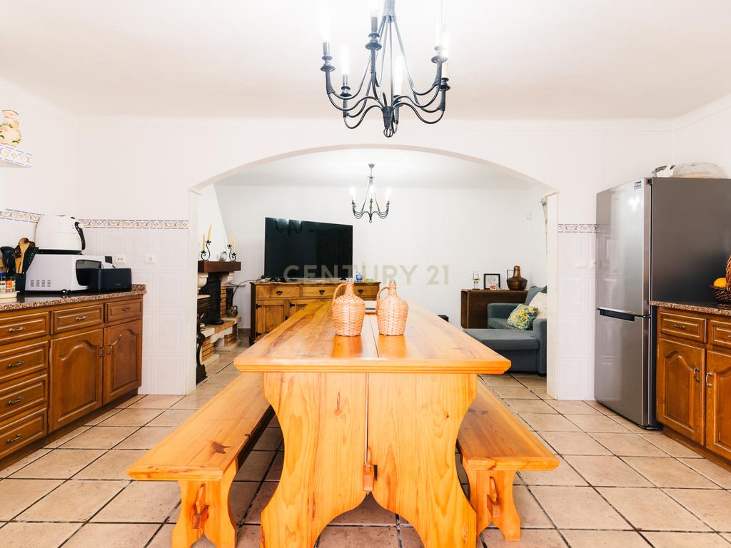 Moradia isolada a 10 minutos de Estremoz- T4, áreas generosas Ar condicionado Piscina, garagem, terreno com 5233m2 - Image 32