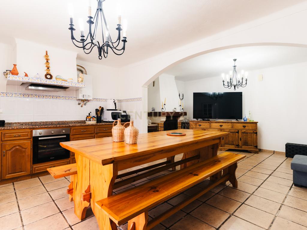 Moradia isolada a 10 minutos de Estremoz- T4, áreas generosas Ar condicionado Piscina, garagem, terreno com 5233m2 - Image 33