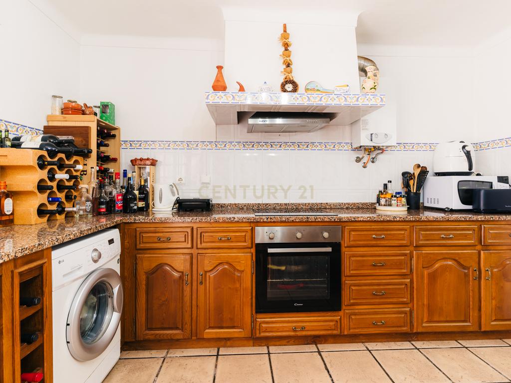 Moradia isolada a 10 minutos de Estremoz- T4, áreas generosas Ar condicionado Piscina, garagem, terreno com 5233m2 - Image 36
