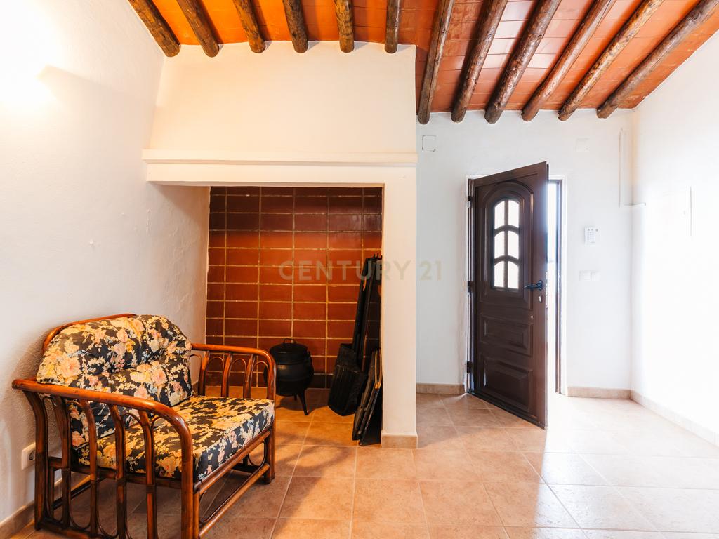 Moradia isolada a 10 minutos de Estremoz- T4, áreas generosas Ar condicionado Piscina, garagem, terreno com 5233m2 - Image 5