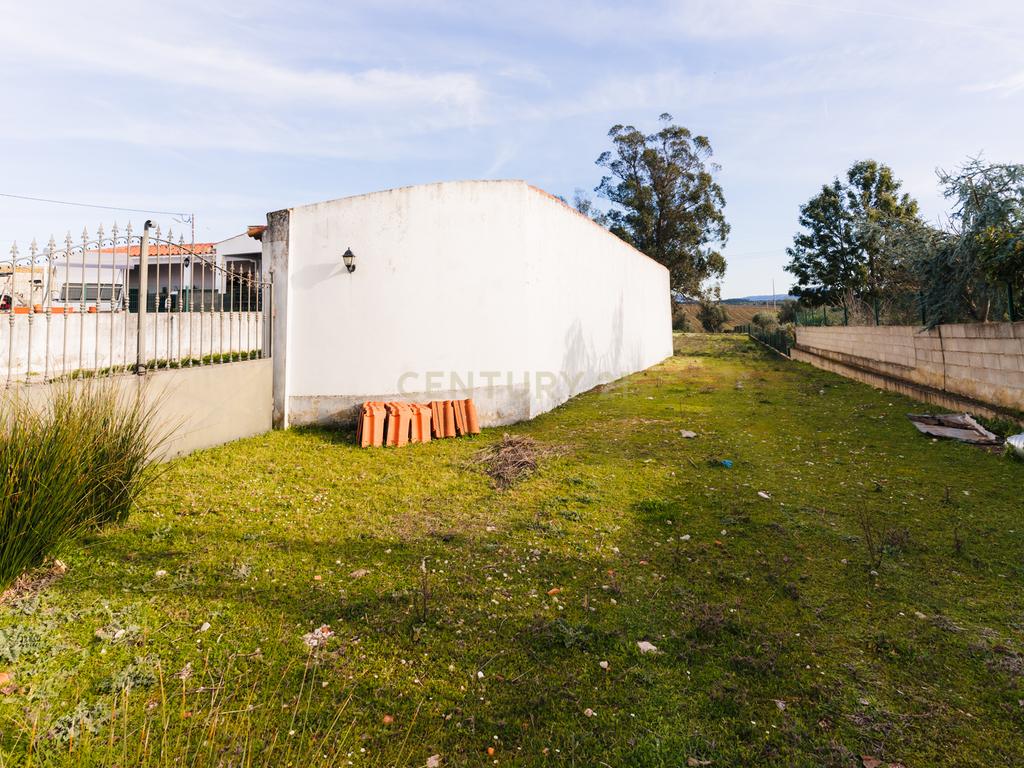 Moradia isolada a 10 minutos de Estremoz- T4, áreas generosas Ar condicionado Piscina, garagem, terreno com 5233m2 - Image 38